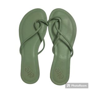 etre green sandals size 6 basic